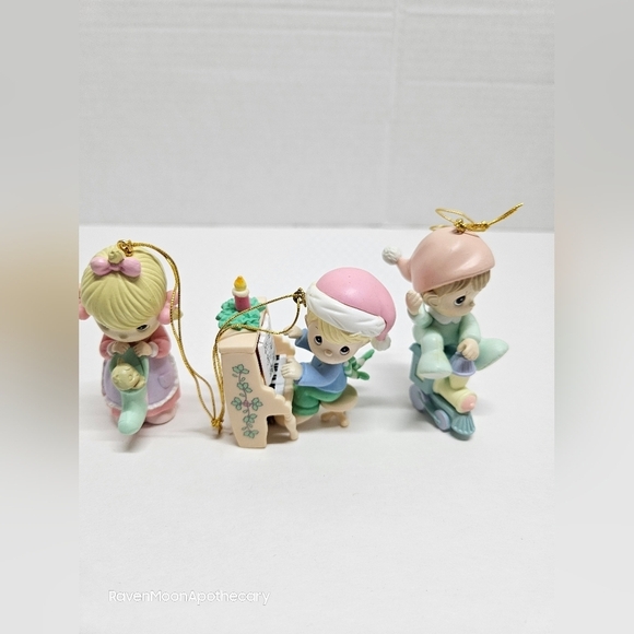 Precious Moments 1995 : Three Ornaments - Picture 3 of 5